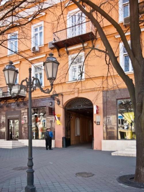 Apartamento Goodrest On Deribasovskaya Odesa Exterior foto